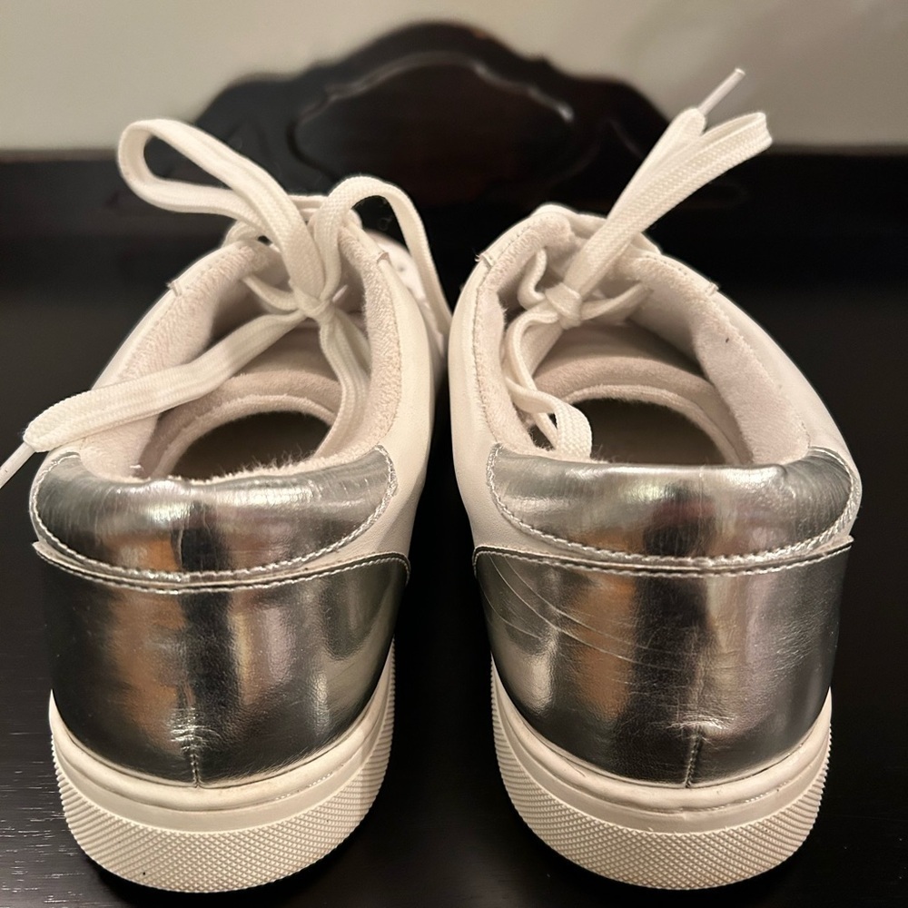 Steve Madden Rezume Sneakers, White Leather Upper Suede Accents Women's 9.5 - Picture 4 of 10